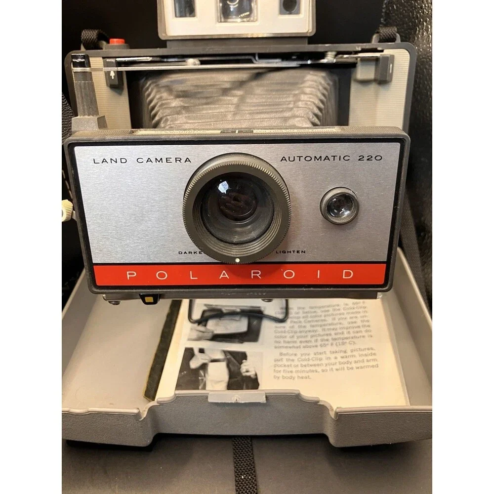 Vintage Polaroid Automatic 220 Land Camera Instant Film Camera w/ Case Untested
